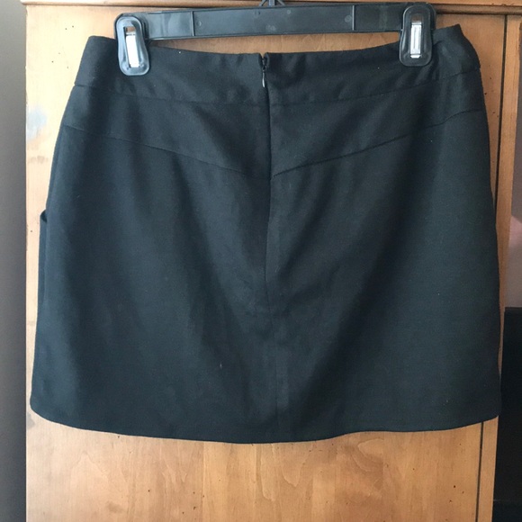 Cute black short skirt. - Picture 2 of 4